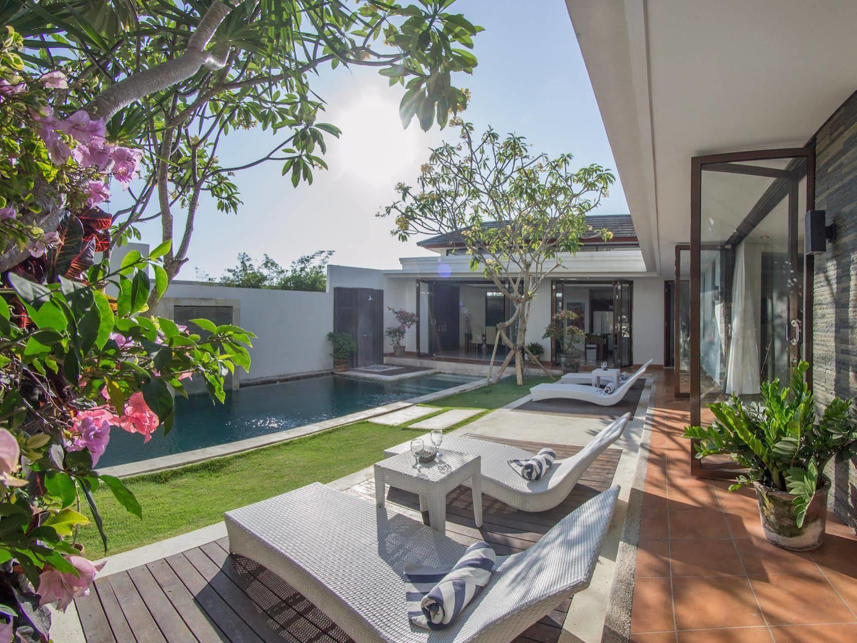 Villa Uma Girasole Canggu Exterior foto